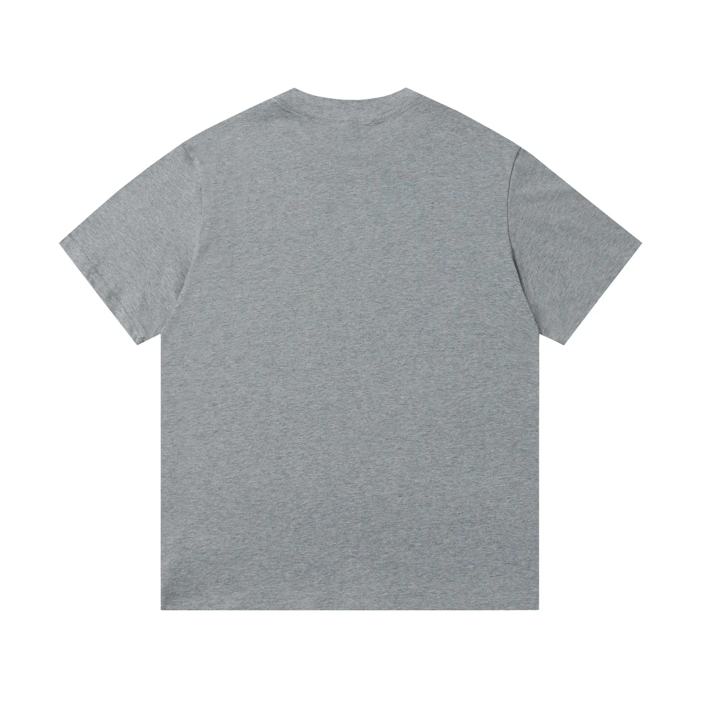 P130 Style number: 652 Brand reputation: Ralph Lauren is an internationally renowned high-end fashion brand, representing quality, style and status. Wearing its short sleeves can highlight consumers' taste and identity. Classic design: The brand has unique and enduring classic design elements, such as the polo logo, iconic color combinations, etc., which are both fashionable and recognizable. High-quality fabric: Made of double yarn 280g fabric, usually made of high-quality cotton fabric, which is soft, breathable, and sweat-absorbent, comfortable to wear, and suitable for various occasions and seasons. Exquisite craftsmanship: Pay attention to detail processing and production technology, neat stitching, and tailoring to ensure the durability and beauty of the clothing. Diversified styles: covering a variety of styles from casual to formal, simple to gorgeous, meeting the individual needs and wearing scenarios of different consumers. Strong matchability: Can be matched with a variety of bottoms, jackets and accessories to easily create a variety of different fashion looks. Inheritance and innovation: While maintaining the traditional charm of the brand, we constantly innovate designs and incorporate new fashion elements to keep our products attractive. Brand values: The American lifestyle and positive values ​​conveyed by Ralph Lauren are also recognized and yearned for by consumers. Color: Black White Gray Blue White Blue Red Pink Sky Blue Bean Green Burgundy Complete Sizes: S, M, L, XL,